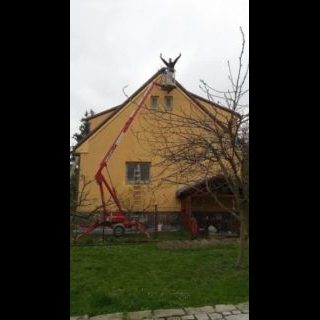 Nátěr fasády z plošiny